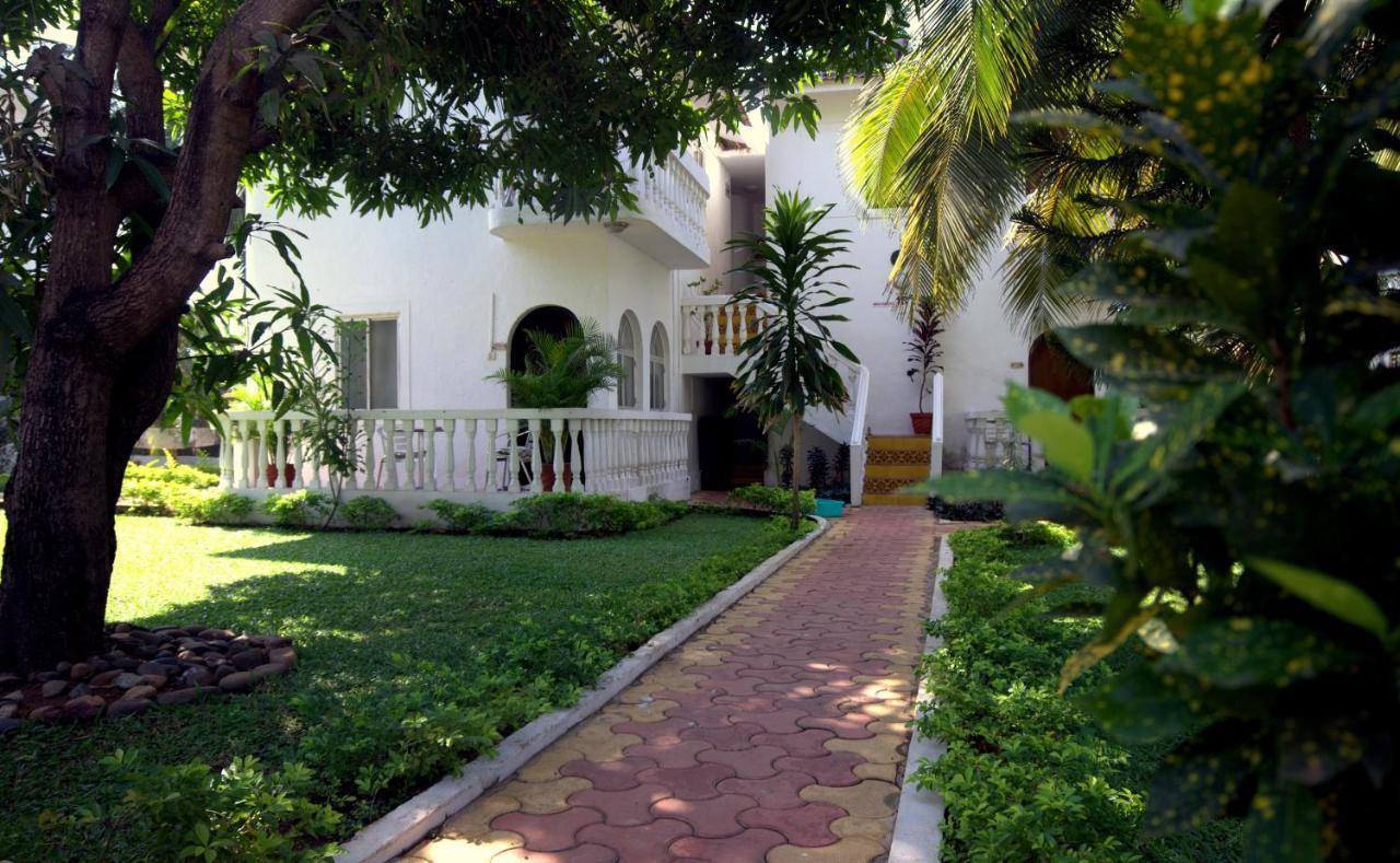 Colonia Santa Maria Hotel Baga Exterior photo